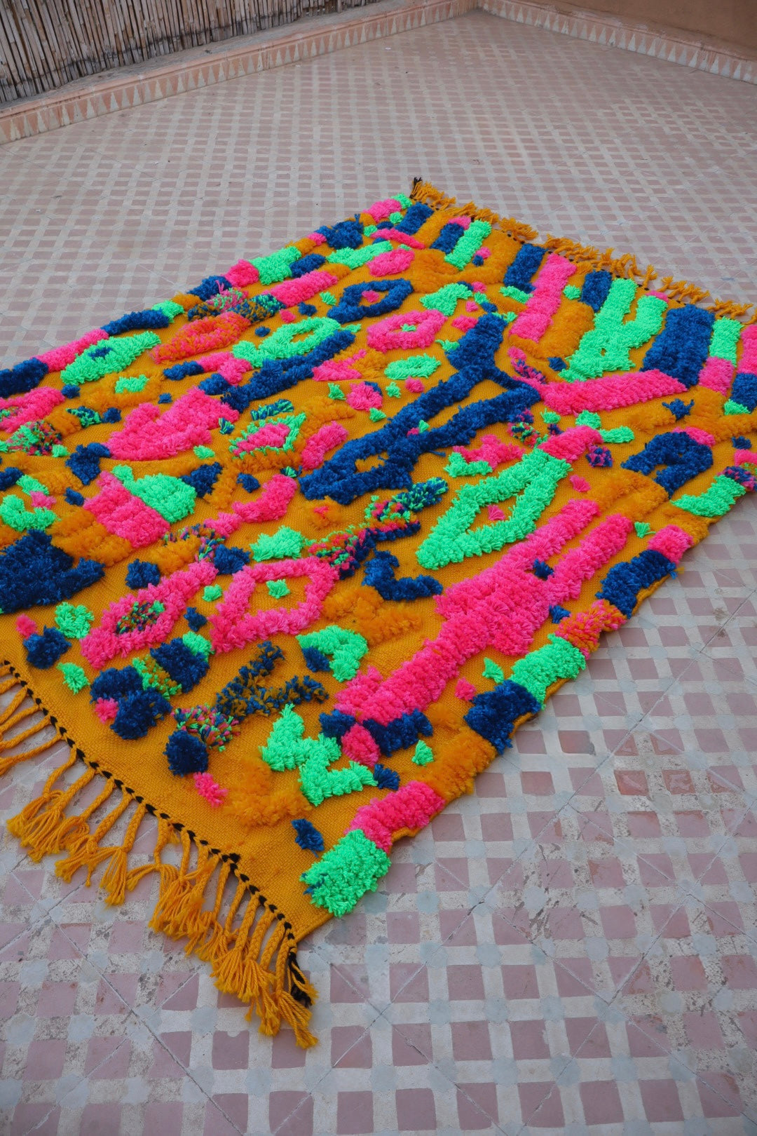 Tapis Berbère Coloré Jaune Moutarde Motifs Fluos-  190 x 142  cm Néda