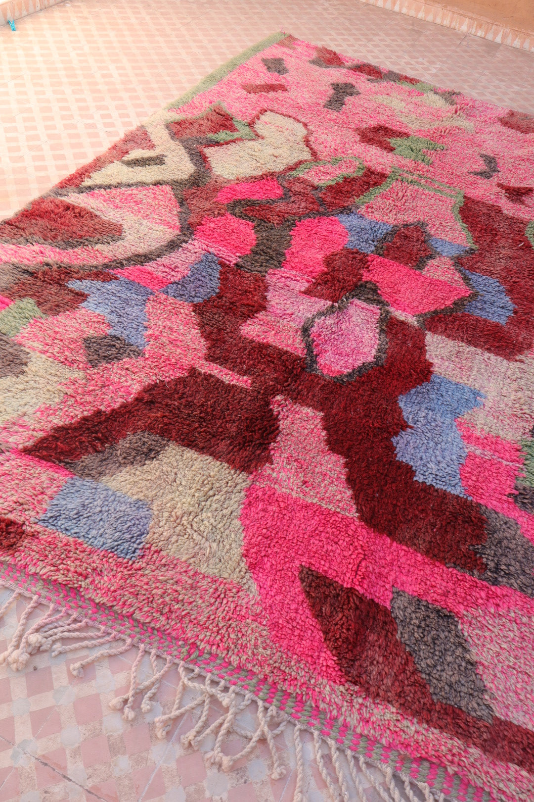Tapis Berbère Boujad Rose Motifs Colorés - 292 x 205 cm Néda