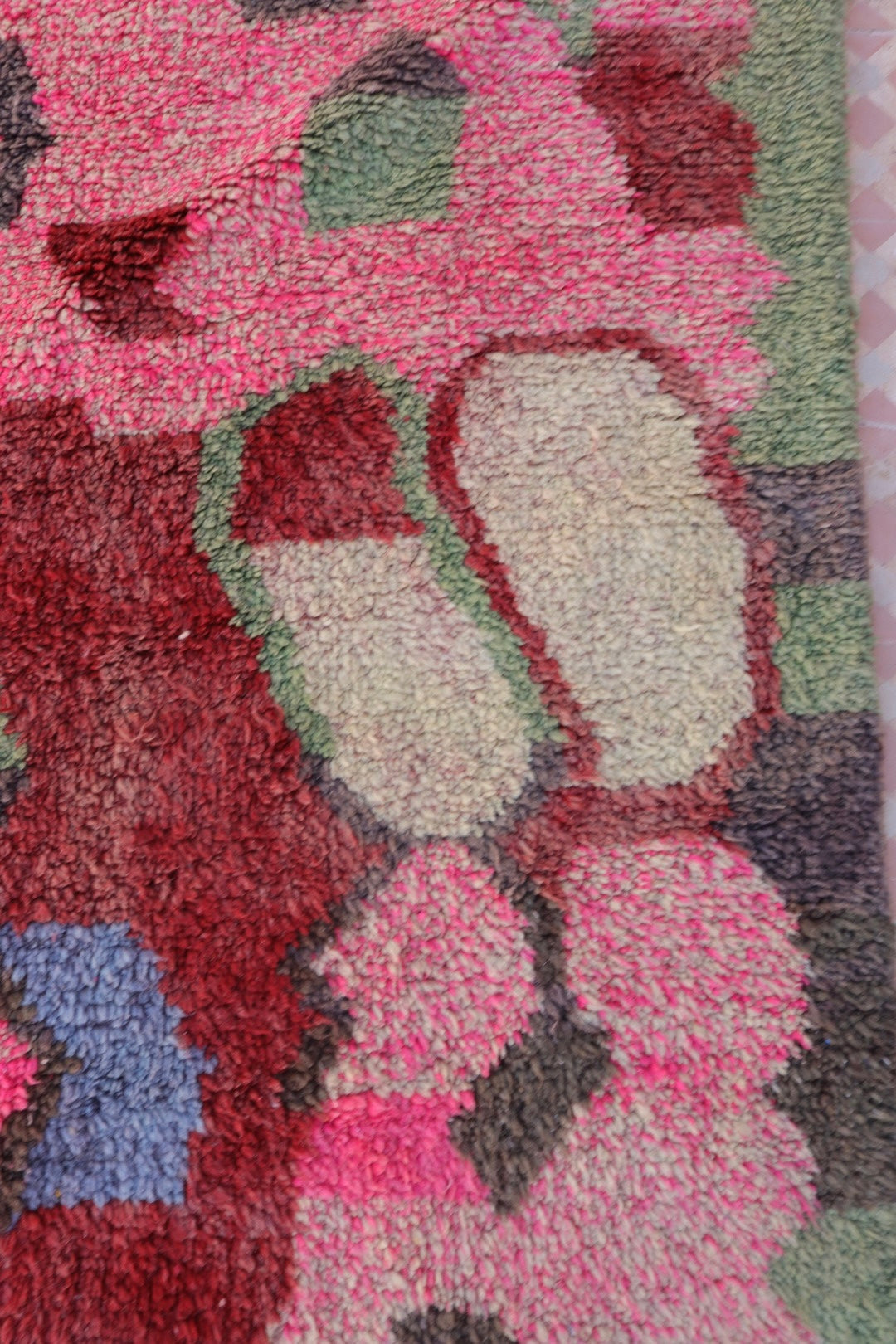 Tapis Berbère Boujad Rose Motifs Colorés - 292 x 205 cm Néda
