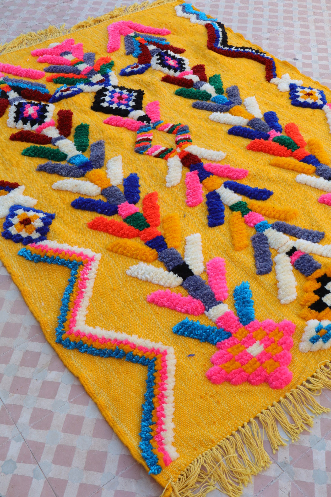 Bunter Berberteppich Sonnengelb Fluomuster- 190 x 142 cm Néda