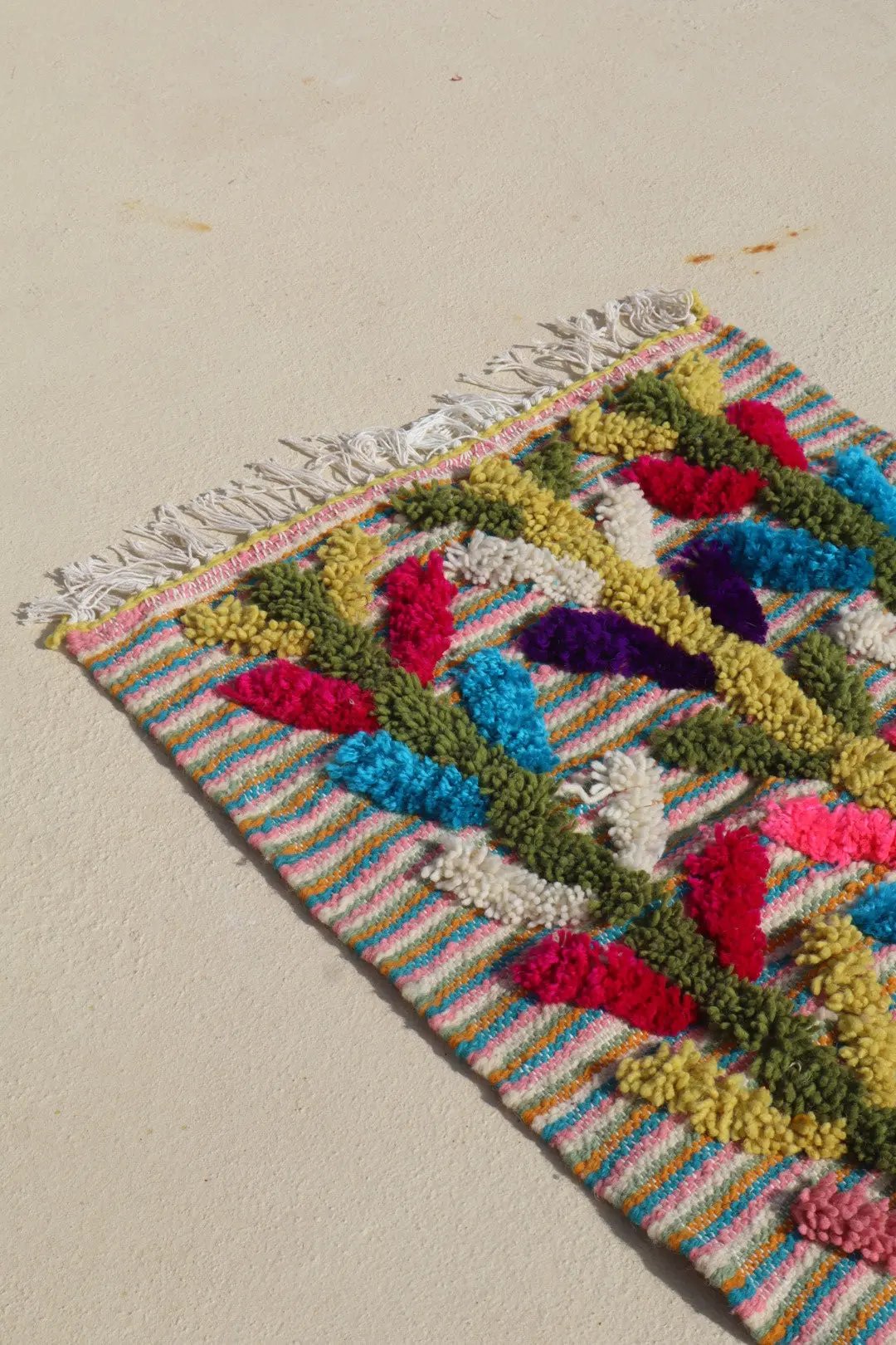 Tapis Berbère Coloré Azilal à Reliefs - 113 x 68 cm Néda