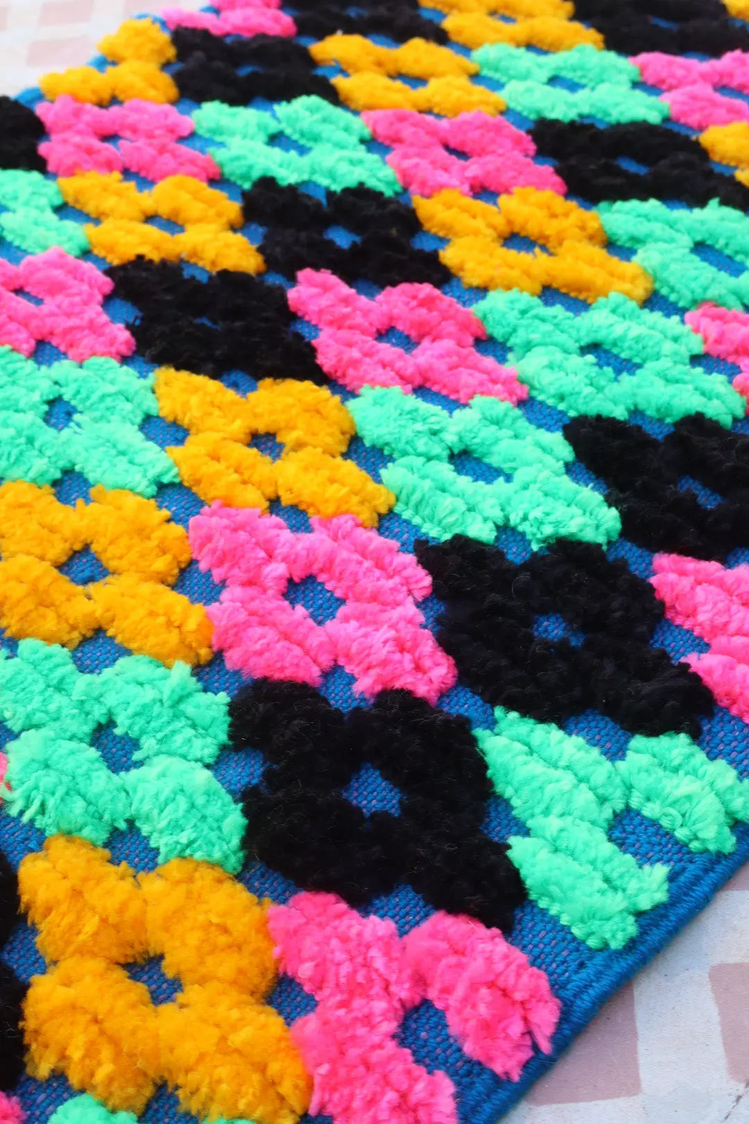 Tapis Berbère Couloir Azilal Bleu à Motifs Reliefs Multicolores - 313 x 74 cm Néda