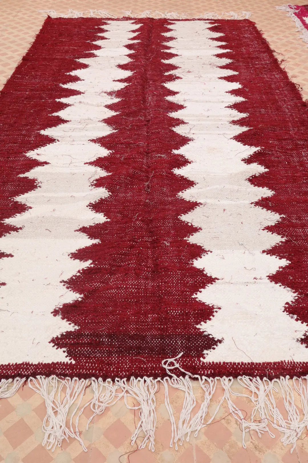 Tapis Berbère Kilim Boucherouite Bordeaux et Blanc - 260 x 141 cm Néda