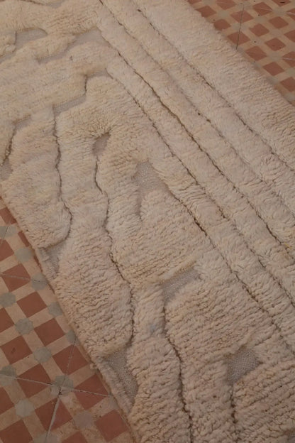 Tapis Berbère de Couloir Béni Ouarain Blanc Moderne à Reliefs Qualité Supérieure- 315 x 76 cm Néda