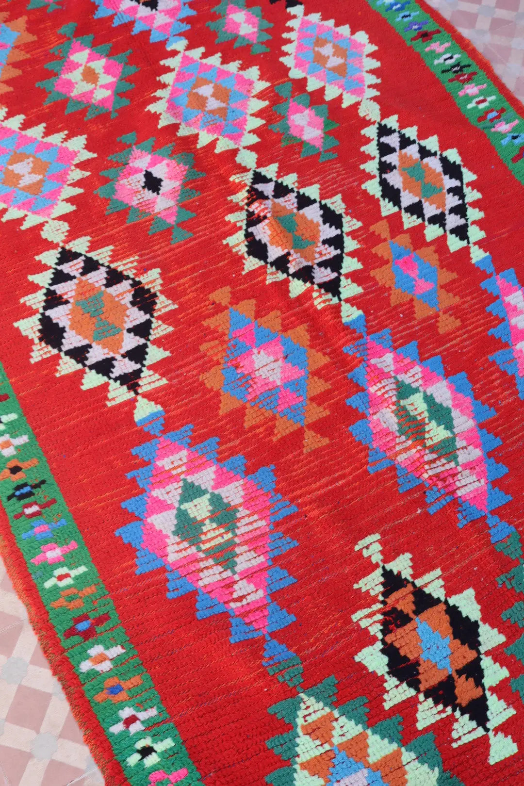 Tapis Berbère Azilal Vintage Coloré Rouge - 238 x 107 cm Néda