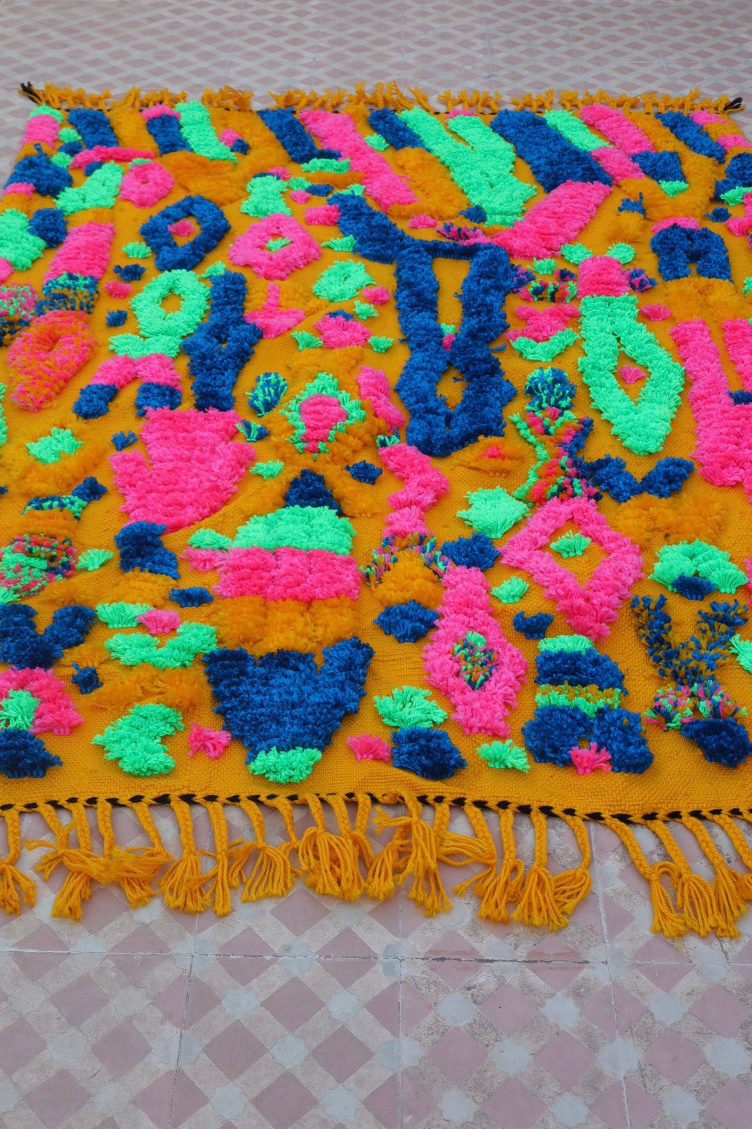 Tapis Berbère Coloré Jaune Moutarde Motifs Fluos-  190 x 142  cm Néda