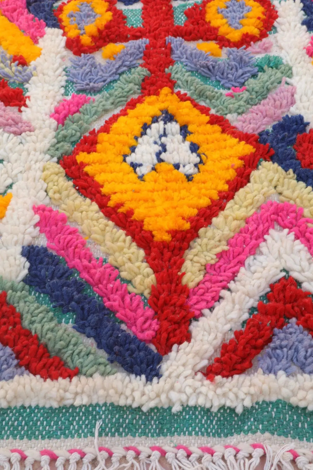 Tapis Berbère Coloré Azilal Trame et Motifs Verte-  240 x 152 cm Néda