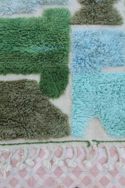 Tapis Berbère Motifs Abstraits Reliefs Bleu Vert Modèle Signature -227 x 220 cm Néda