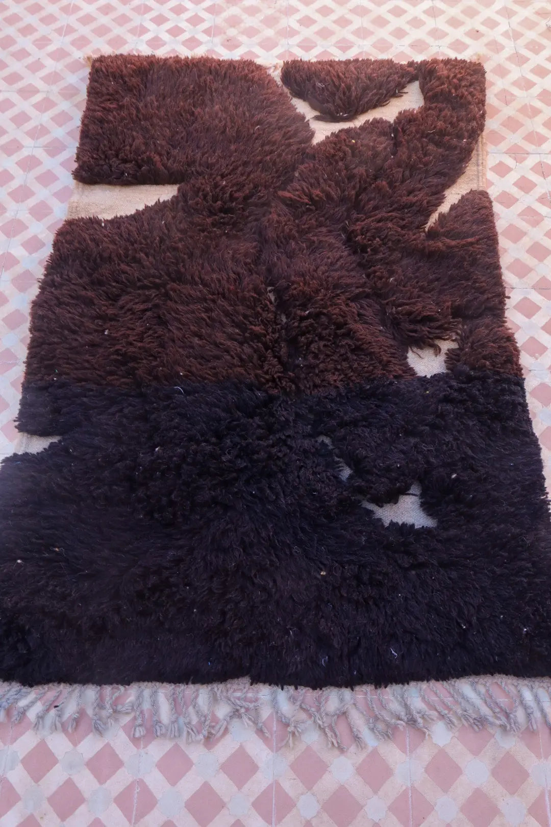 Tapis Berbère Béni Ouarain Marron Foncé et Noir Shaggy - 150 x 100 cm Néda