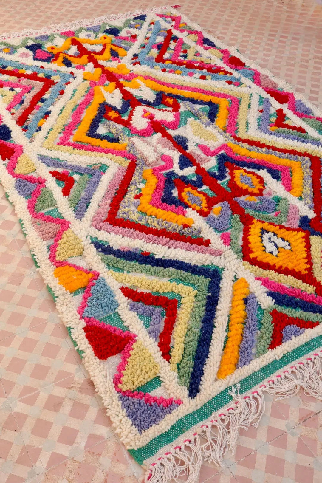 Tapis Berbère Coloré Azilal Trame et Motifs Verte-  240 x 152 cm Néda