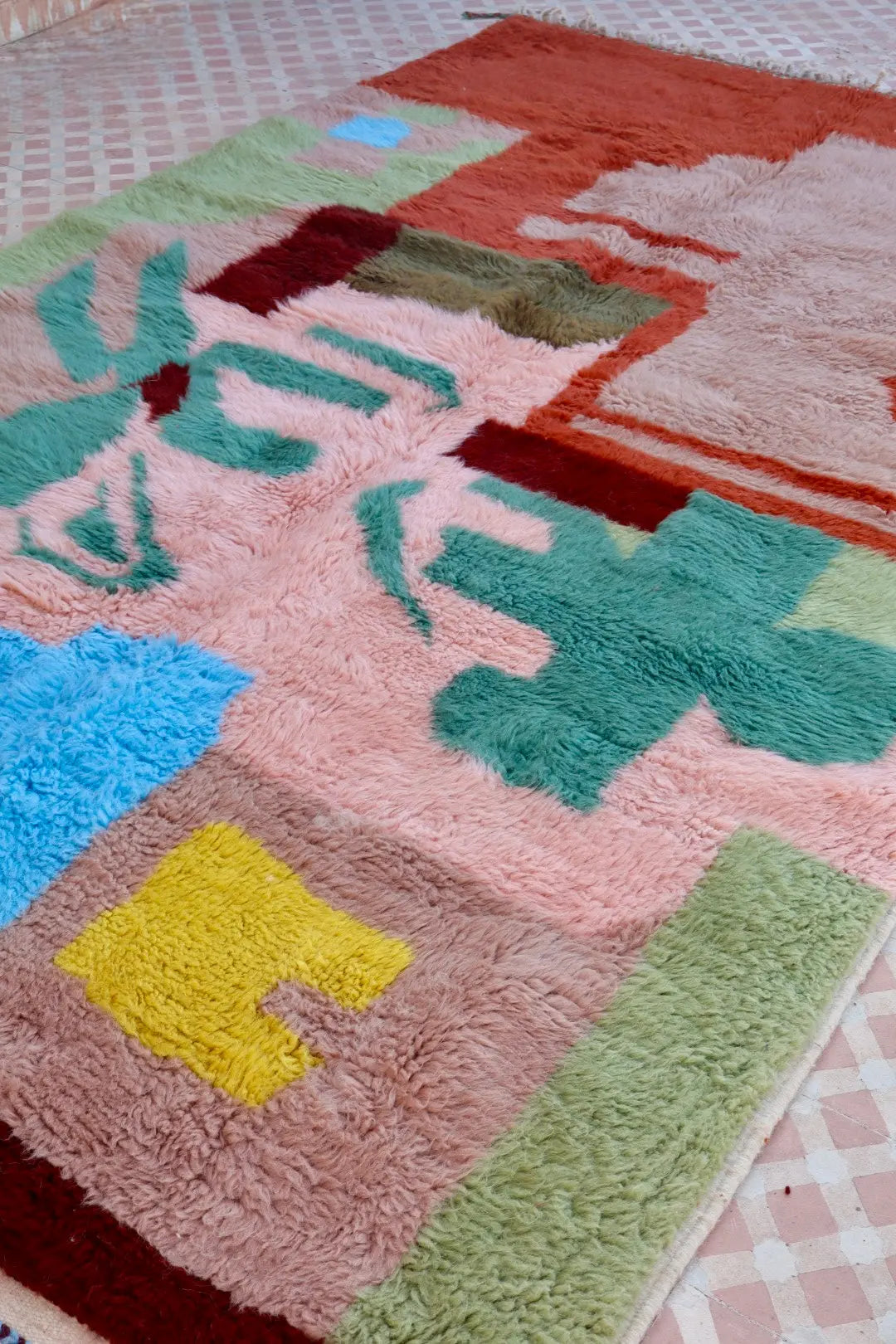 Tapis Berbère coloré « Le Jardin de la Casbah » - Les dessins de Néda - 267 x 160 cm Néda
