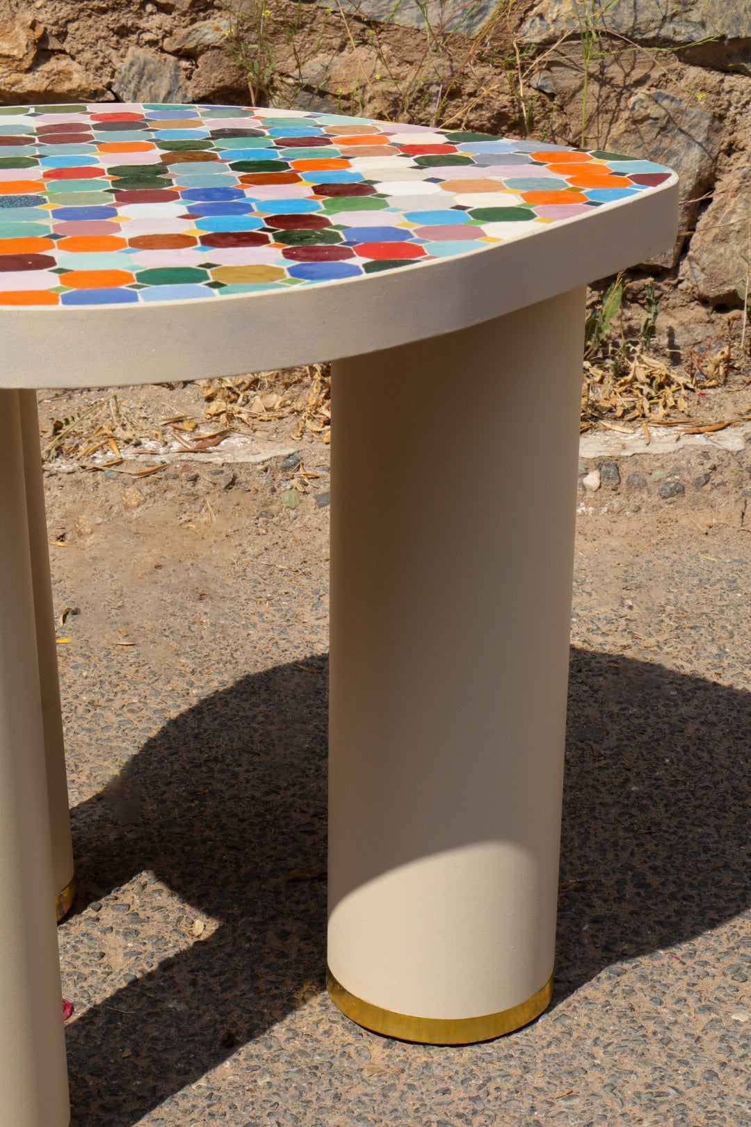 Table d’Appoint en Zellige Design Multicolore Pieds Tubulaires Finition Laiton OASIS- 57 x 50 x 50 cm