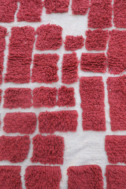 Tapis berbère descente de lit béni ouarain rose rouge framboise 