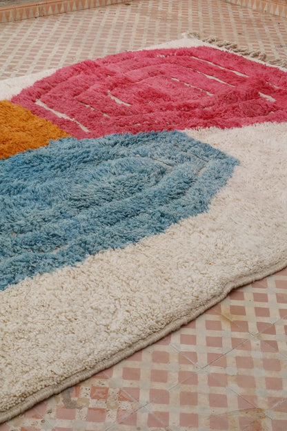Tapis Berbère Blanc à Motifs Colorés Contemporain à Reliefs Béni Ouarain - 292 x 194 cm Néda
