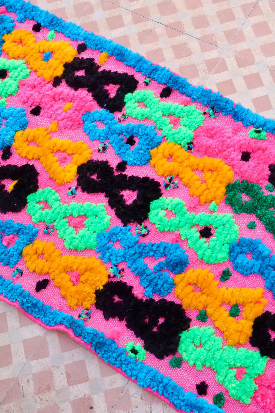 Tapis Berbère Couloir Azilal Rose à Motifs Reliefs Multicolores -293  x 70 cm Néda