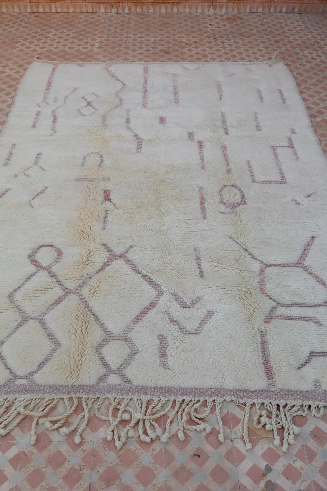 Tapis Berbère Mrirt Beige et Rosé Motifs Reliefs- 245 x 170 cm Néda