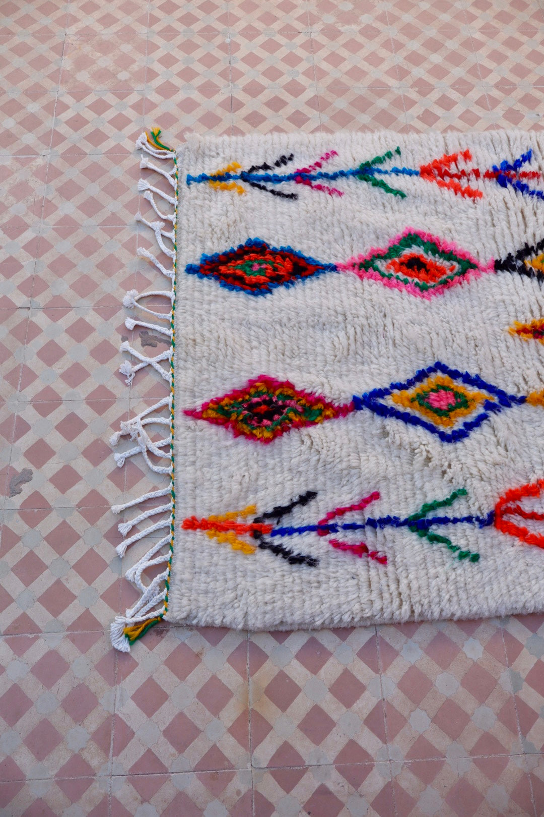 Tapis Berbère Azilal Coloré Motifs Multicolore Fluo- 160 x 97 cm Néda