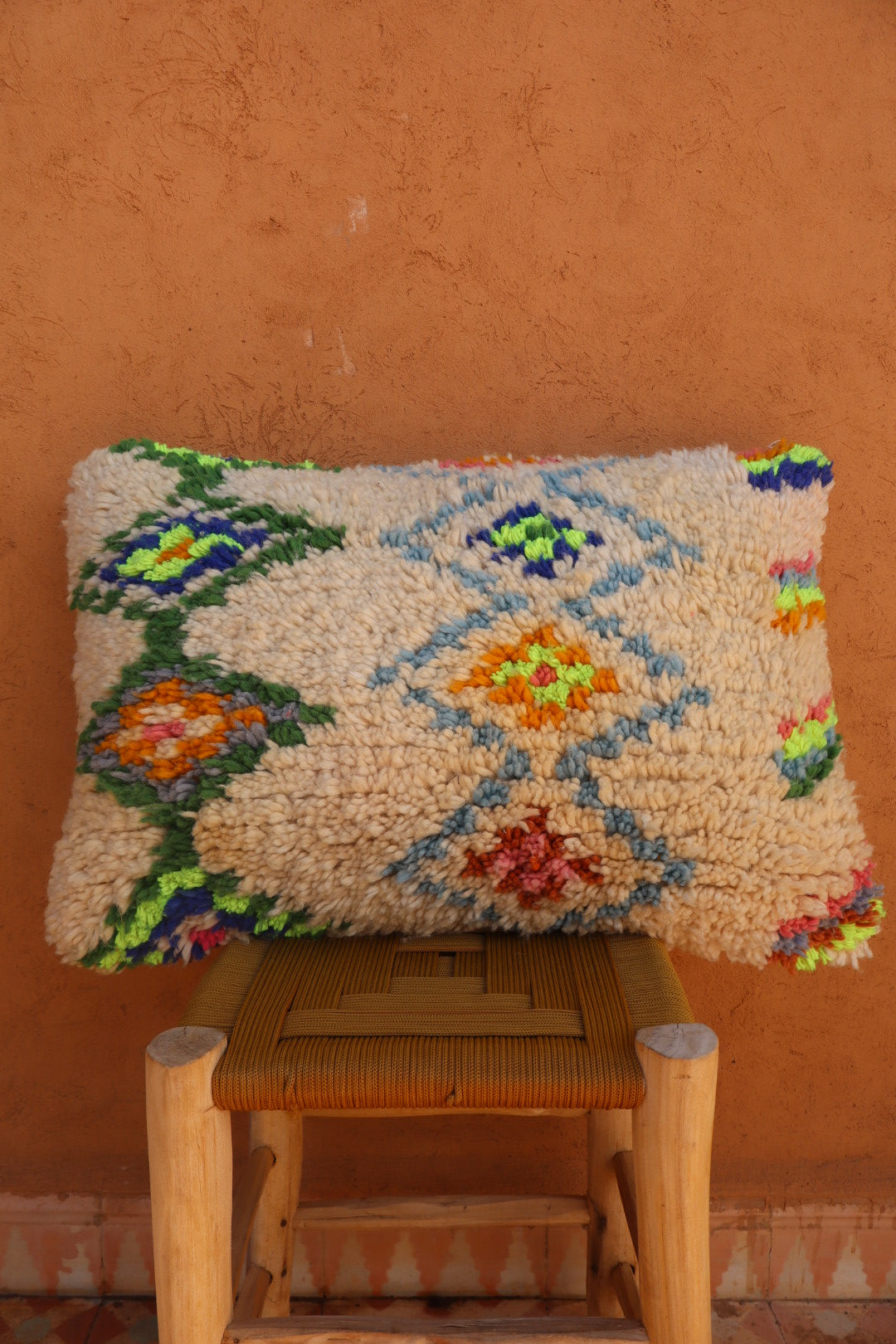 Coussin Marocain en Laine Blanc à Motifs Colorés - Néda