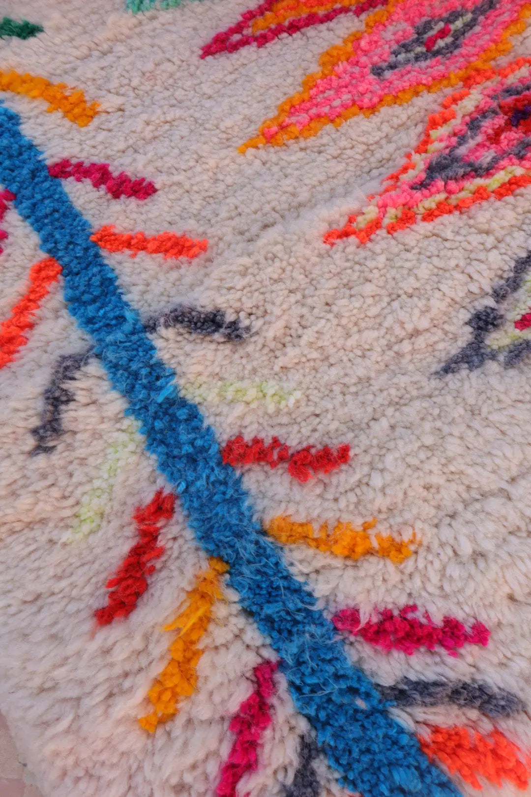 Tapis Berbère Azilal Colorés Motifs Multicolores et Fluo- 262 x 191 cm Néda