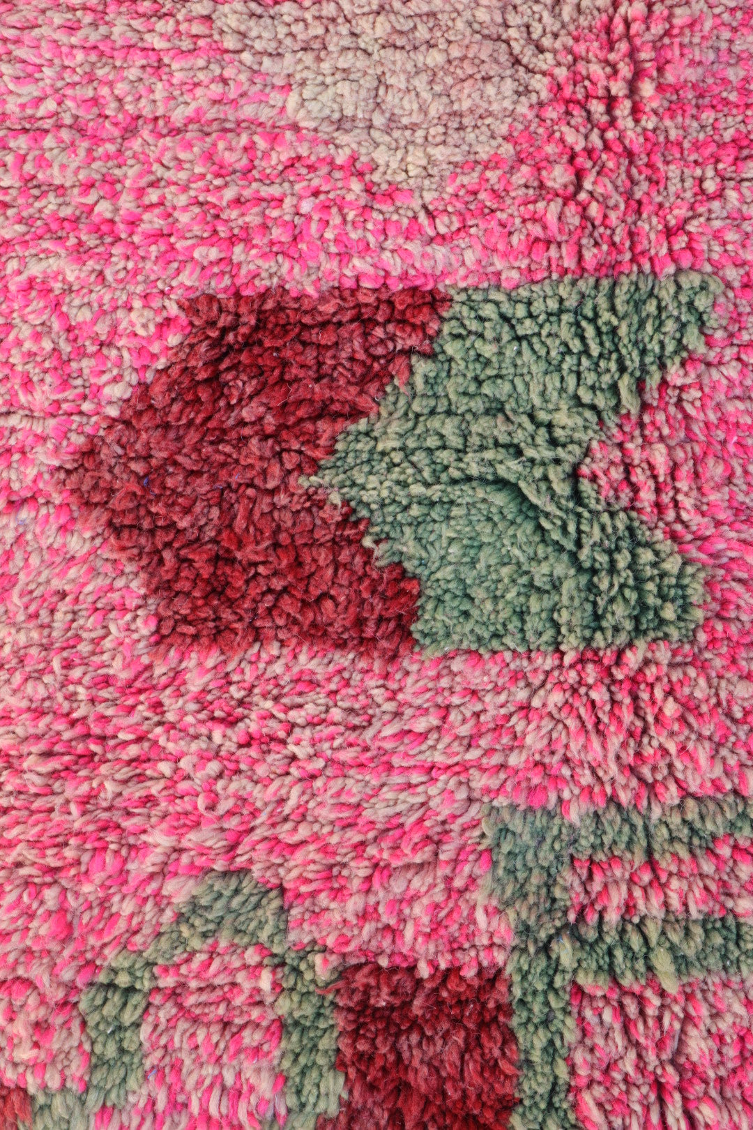 Tapis Berbère Boujad Rose Motifs Colorés - 292 x 205 cm Néda