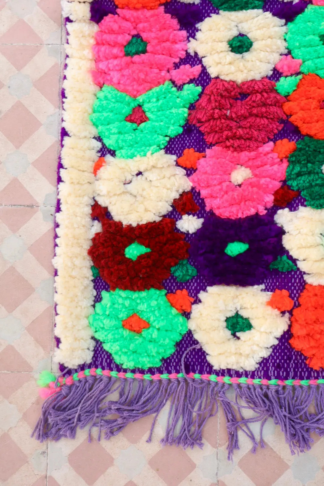 Tapis Berbère Couloir Azilal Violet à Motifs Reliefs Multicolores -300 x 77 cm Néda