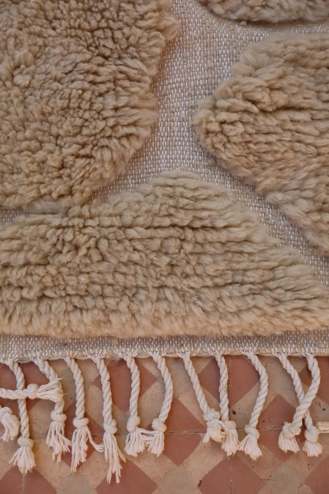 Tapis Berbère Béni Ouarain Blanc Moderne à Reliefs Qualité Supérieure- 310 x 256 cm Néda