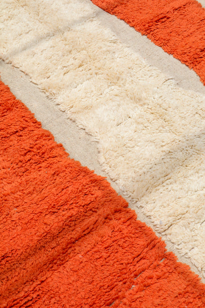 Alfombra bereber moderna en relieve naranja y blanca Beni Ouarain - 300 x 250 cm