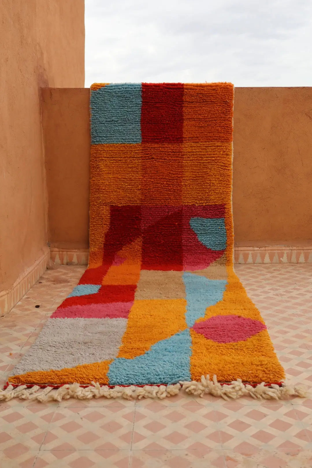 Tapis Berbère Azilal Coloré Moderne de Qualité Supérieure - 327 x 80 cm Néda