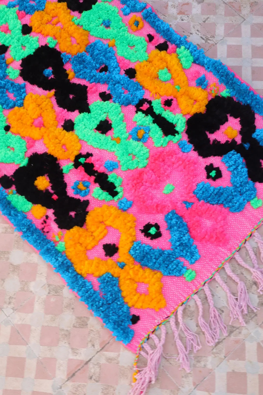 Tapis Berbère Couloir Azilal Rose à Motifs Reliefs Multicolores -293  x 70 cm Néda