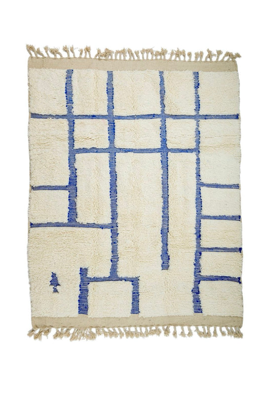 Tapis Berbère Béni Ouarain Blanc à Motifs Linéaires Creusés Bleu Klein  - 270 x 217 cm