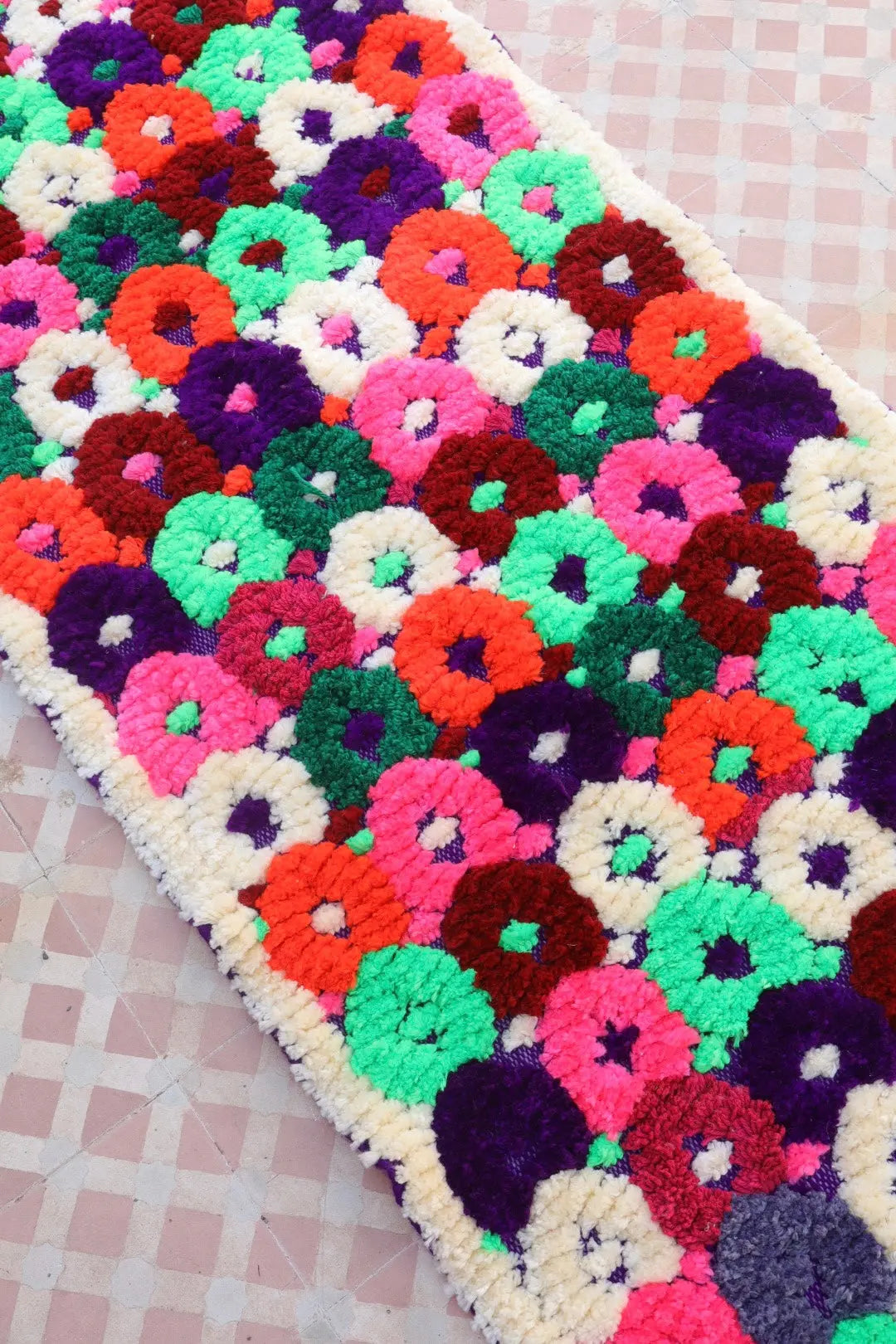 Tapis Berbère Couloir Azilal Violet à Motifs Reliefs Multicolores -300 x 77 cm Néda