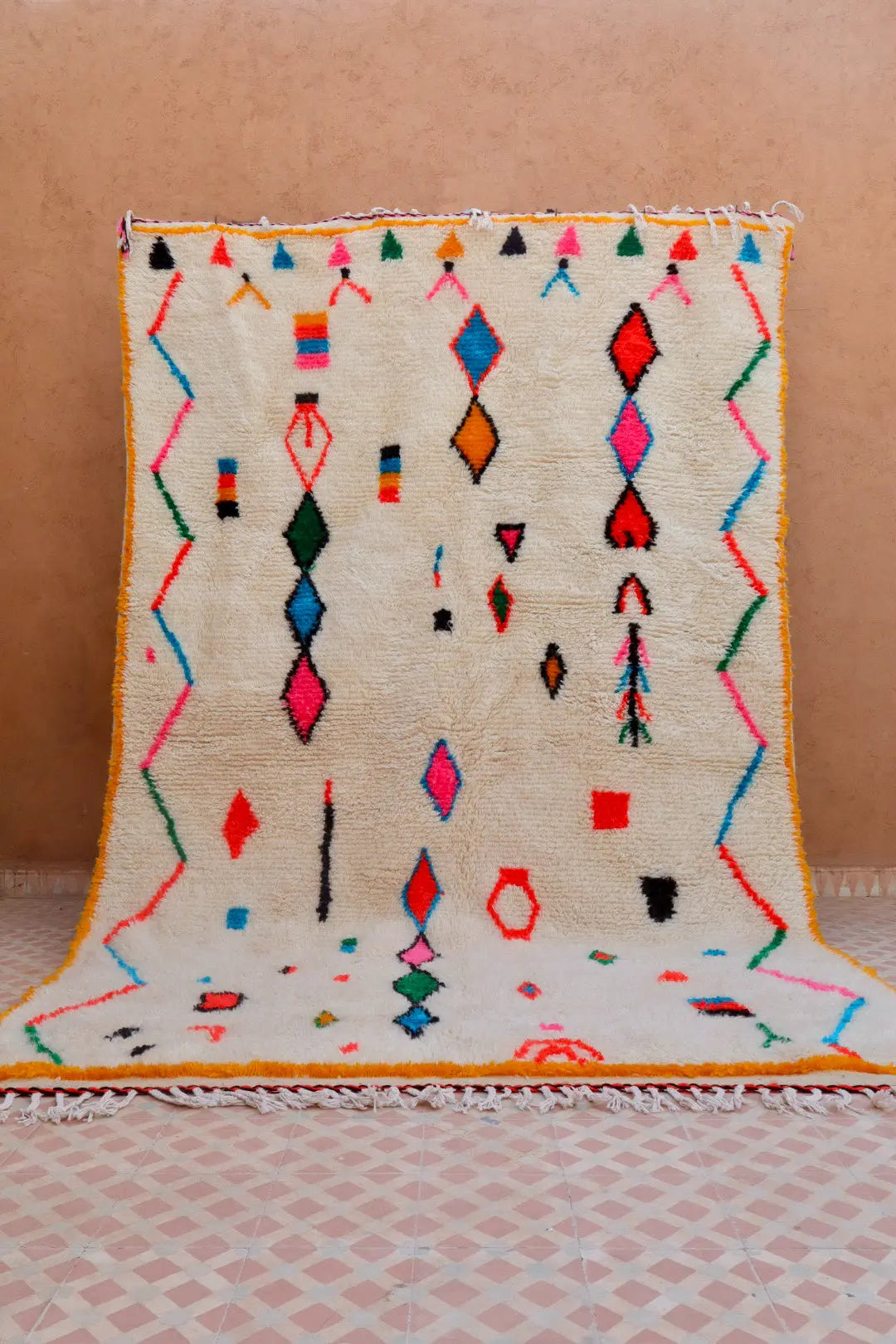 Tapis Berbère Coloré Blanc Motifs Multicolore Cadre Jaune - Azilal Néda