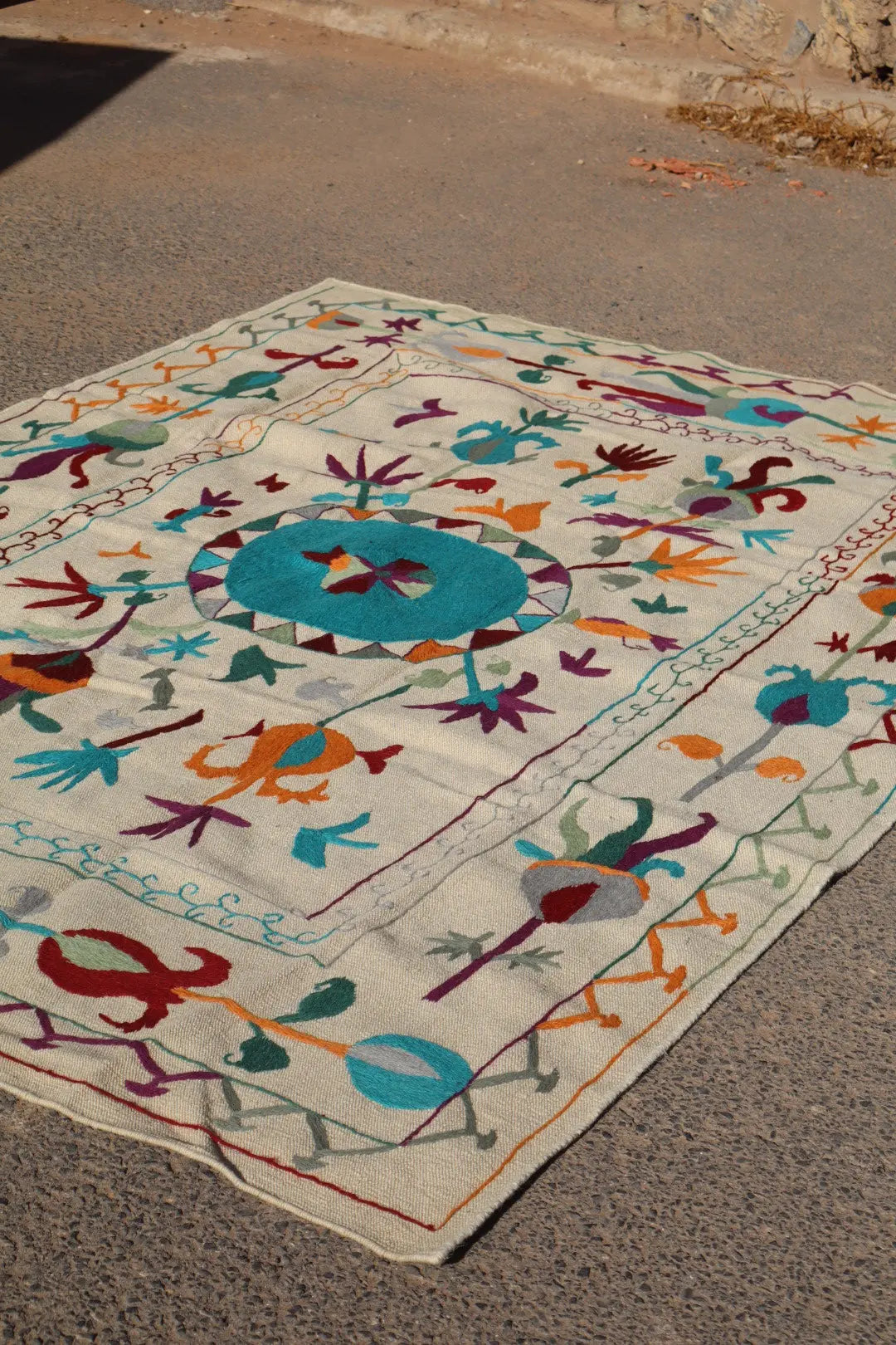 Tapis Kilim Suzani Blanc Bleu Multicolore – 240x 170 cm Néda