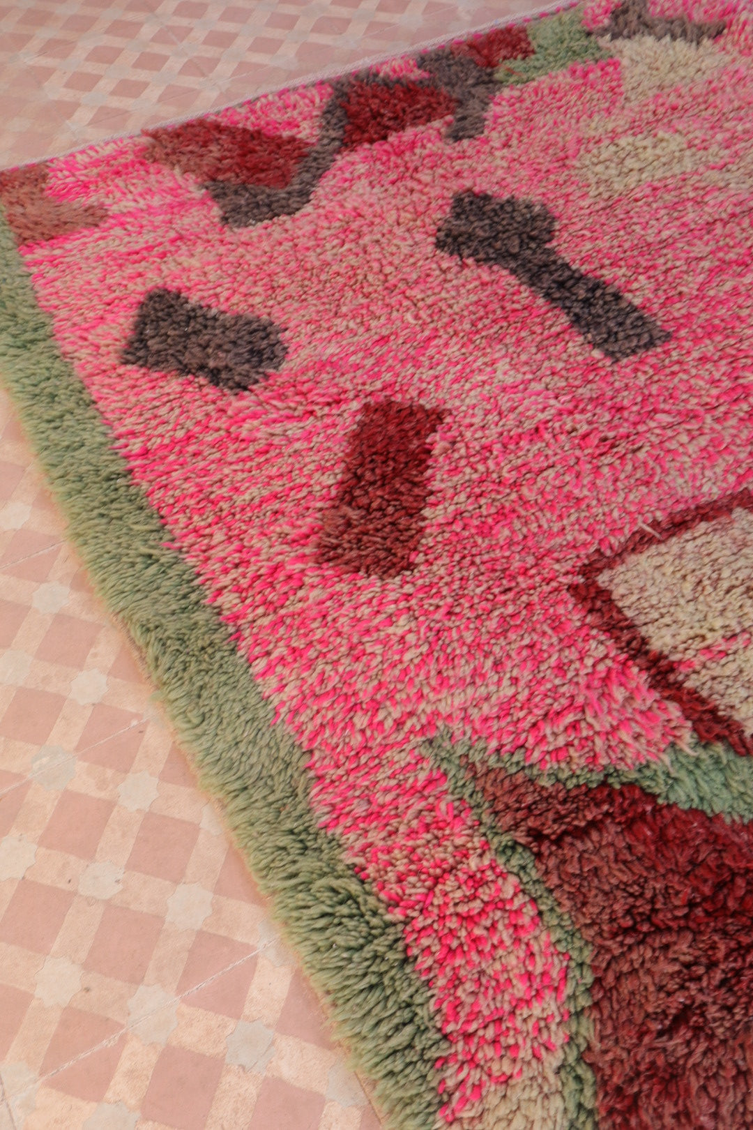 Tapis Berbère Boujad Rose Motifs Colorés - 292 x 205 cm Néda