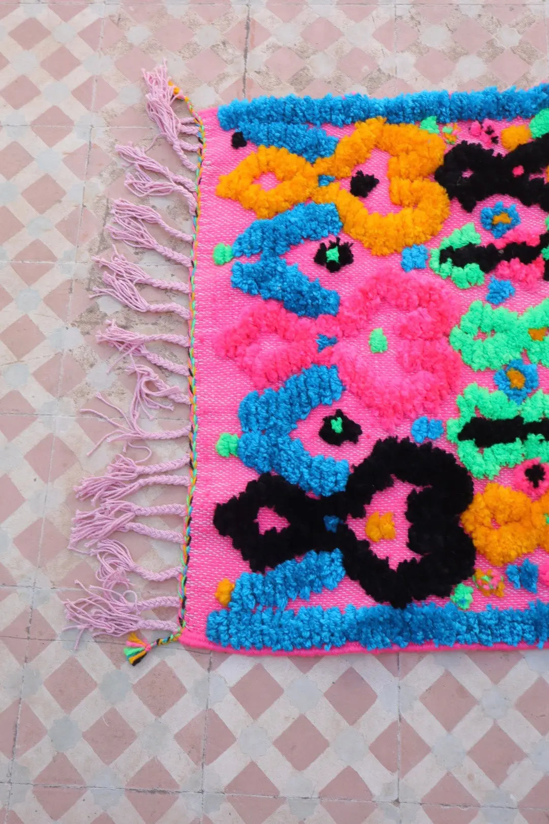 Tapis Berbère Couloir Azilal Rose à Motifs Reliefs Multicolores -293  x 70 cm Néda