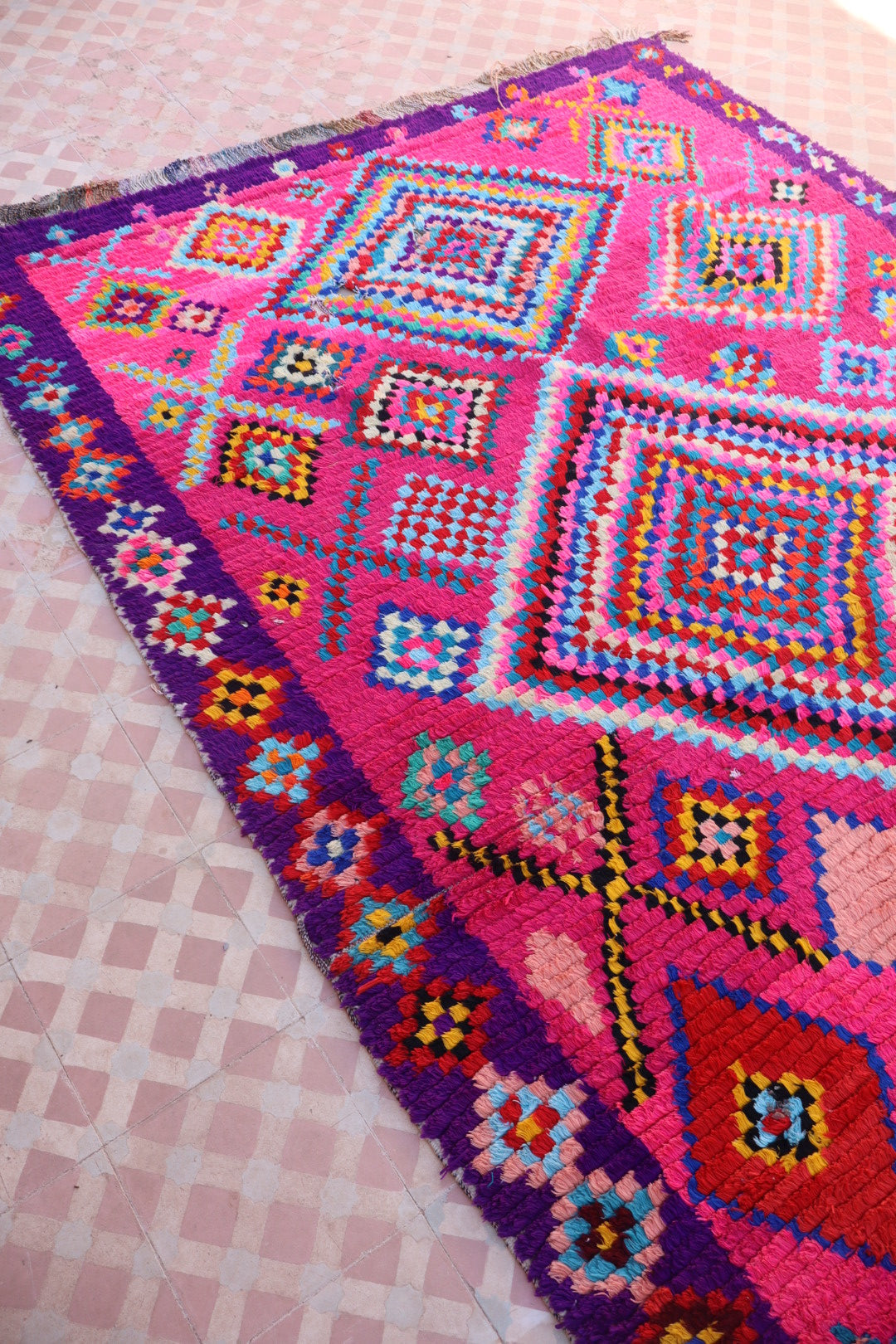 Tapis Berbère Azilal Vintage Coloré Rose - 240 x 139 cm Néda