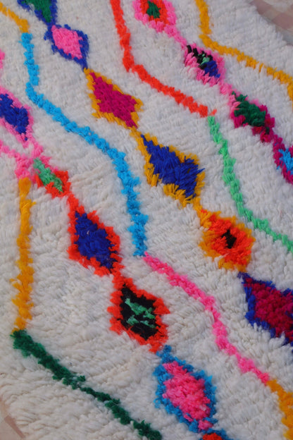Tapis Berbère Couloir Azilal Blanc à Motifs Colorés Fluos - 300 x 82 cm Néda