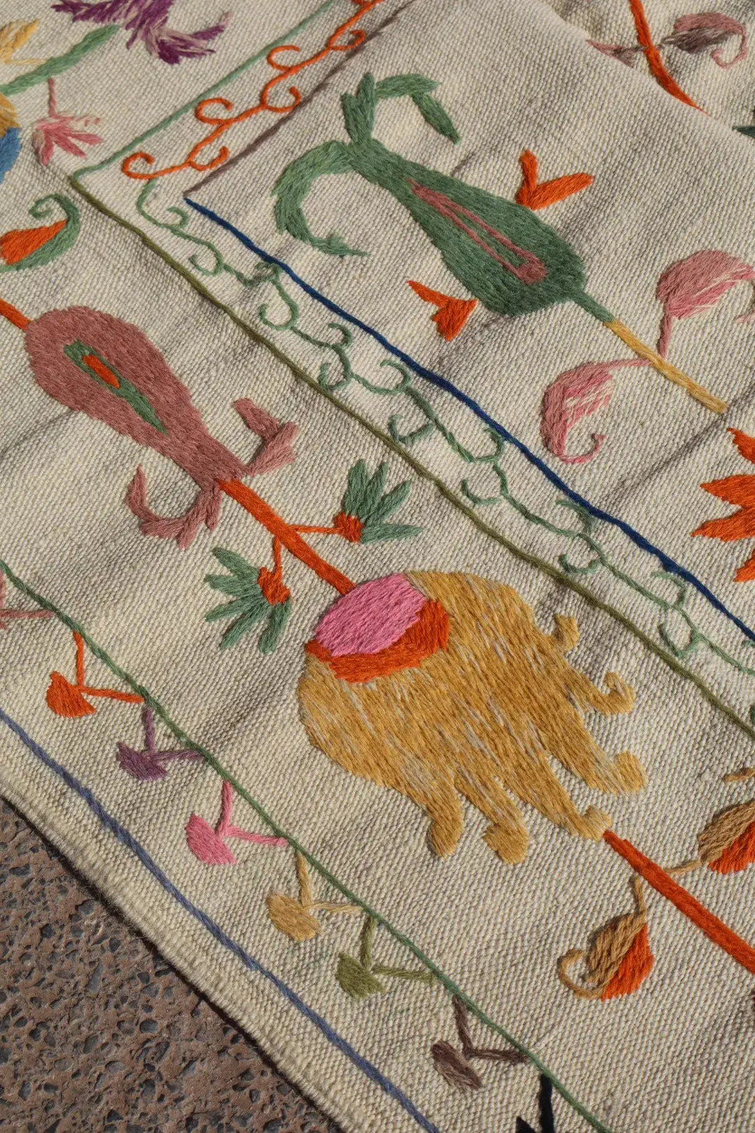 Tapis Kilim Suzani Blanc Multicolore – 180 x 120 cm Néda