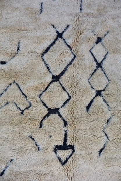 Tapis Berbère Mrirt Foncé Motifs Abstraits Reliefs Noirs - 311 x 200 cm Néda