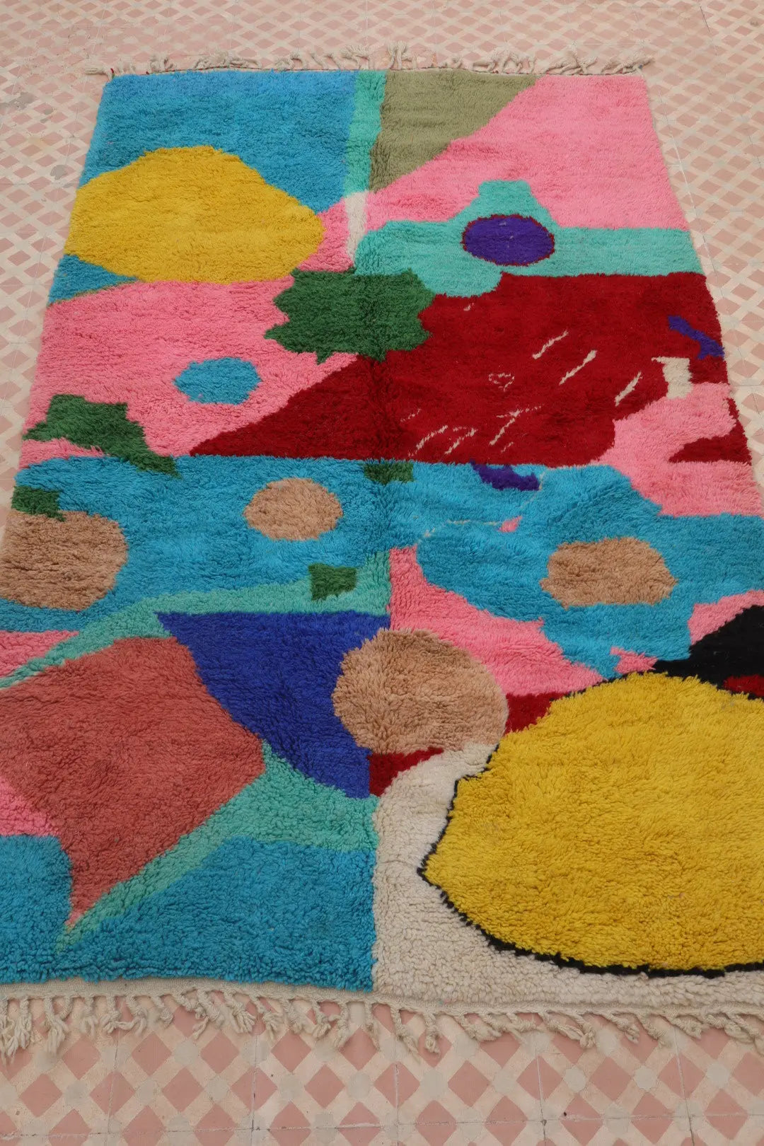 Tapis Berbère Multicolore Retranscritpion du Tableau de Mael Le Briand - 254 x 150 cm Néda