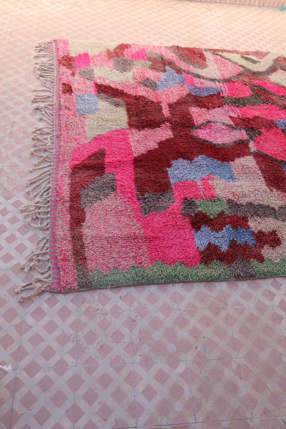 Tapis Berbère Boujad Rose Motifs Colorés - 292 x 205 cm Néda