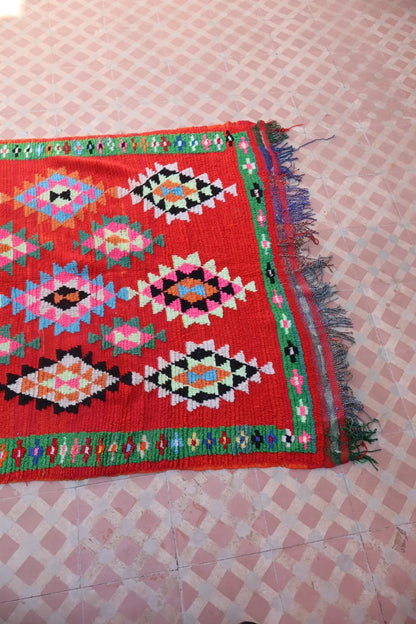 Tapis Berbère Azilal Vintage Coloré Rouge - 238 x 107 cm Néda