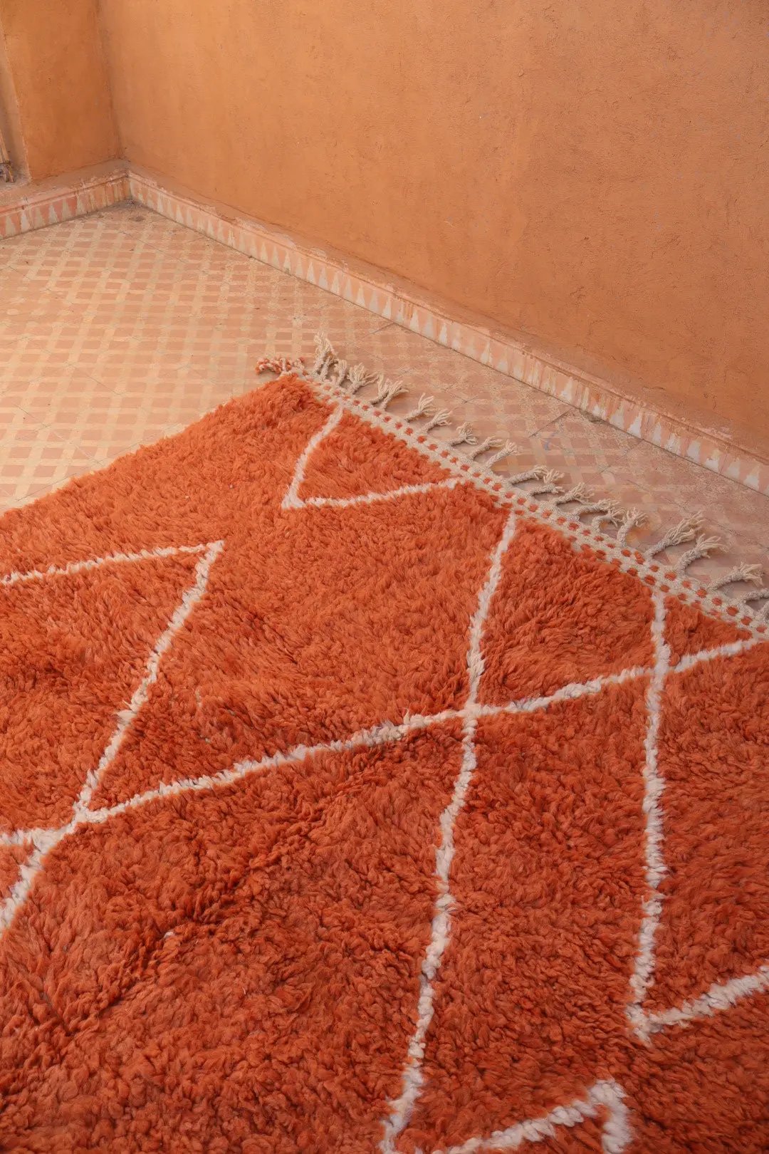 Tapis Berbère Coloré Terracotta et Blanc Béni Ouarain- 288 x 195 cm Néda