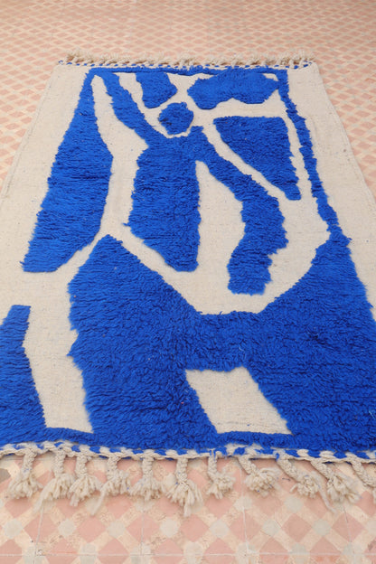 Tapis Berbère Béni Ouarain Moderne Bleu Klein À Reliefs - 202 x 127 cm Modèle Signature Néda