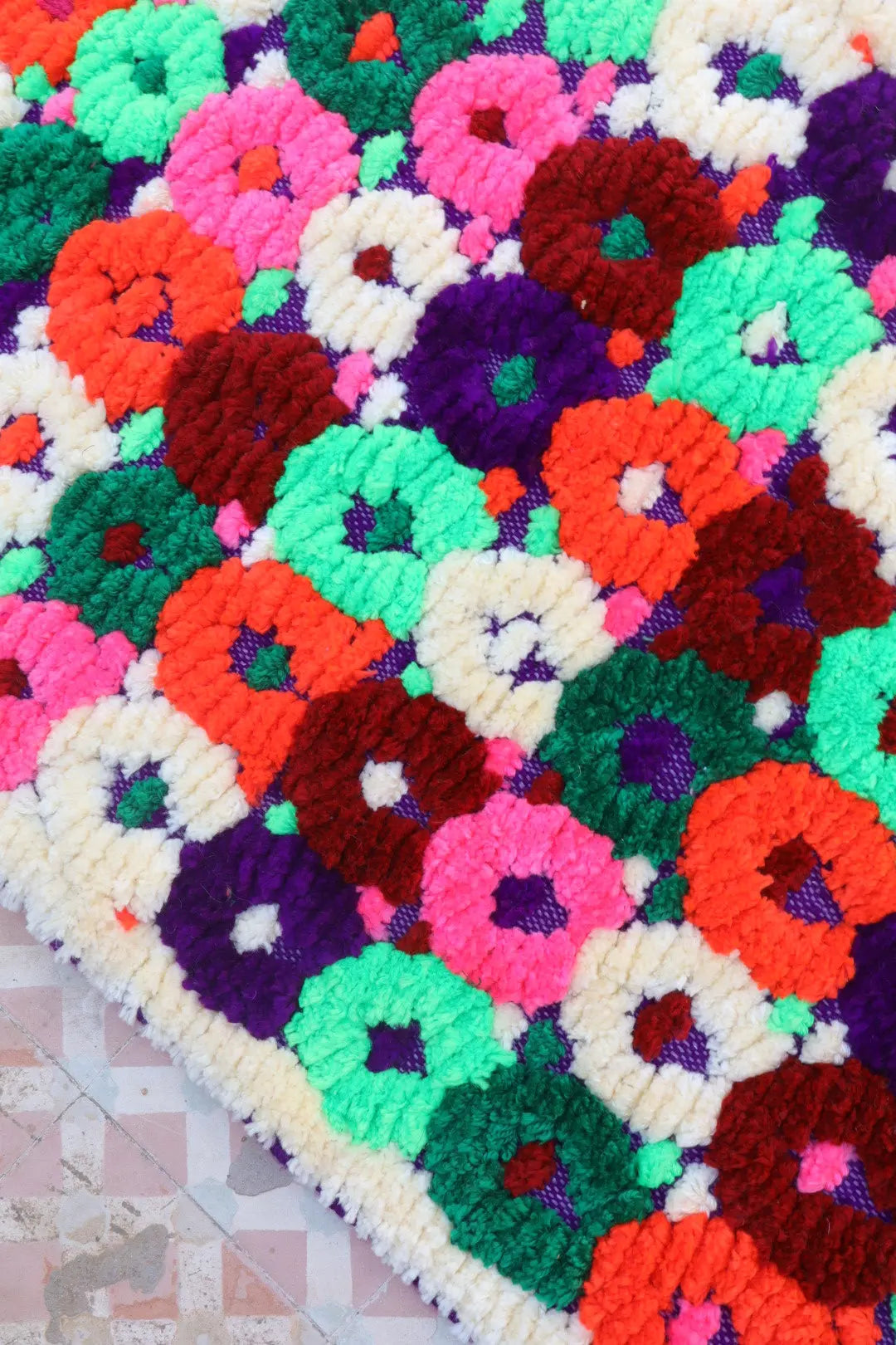 Tapis Berbère Couloir Azilal Violet à Motifs Reliefs Multicolores -300 x 77 cm Néda