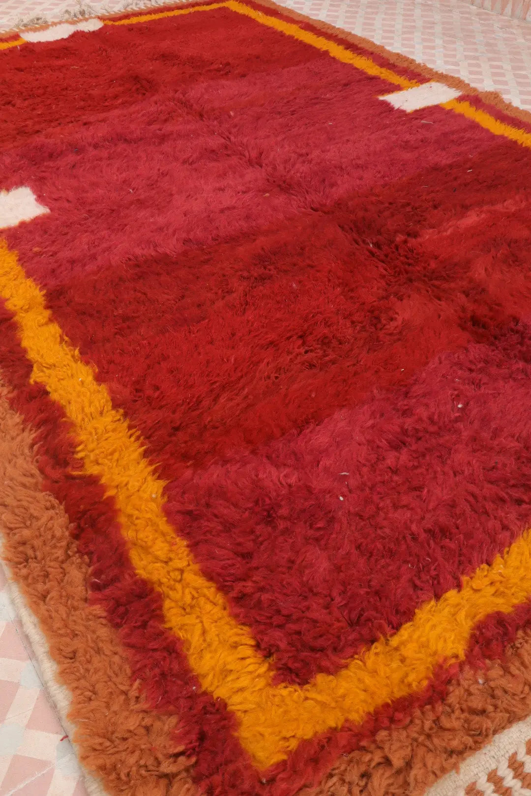 Tapis Berbère Béni Ouarain Minimaliste Coloré Bordeaux Jaune Moutarde Marron Blanc - 259 x 165 cm Néda