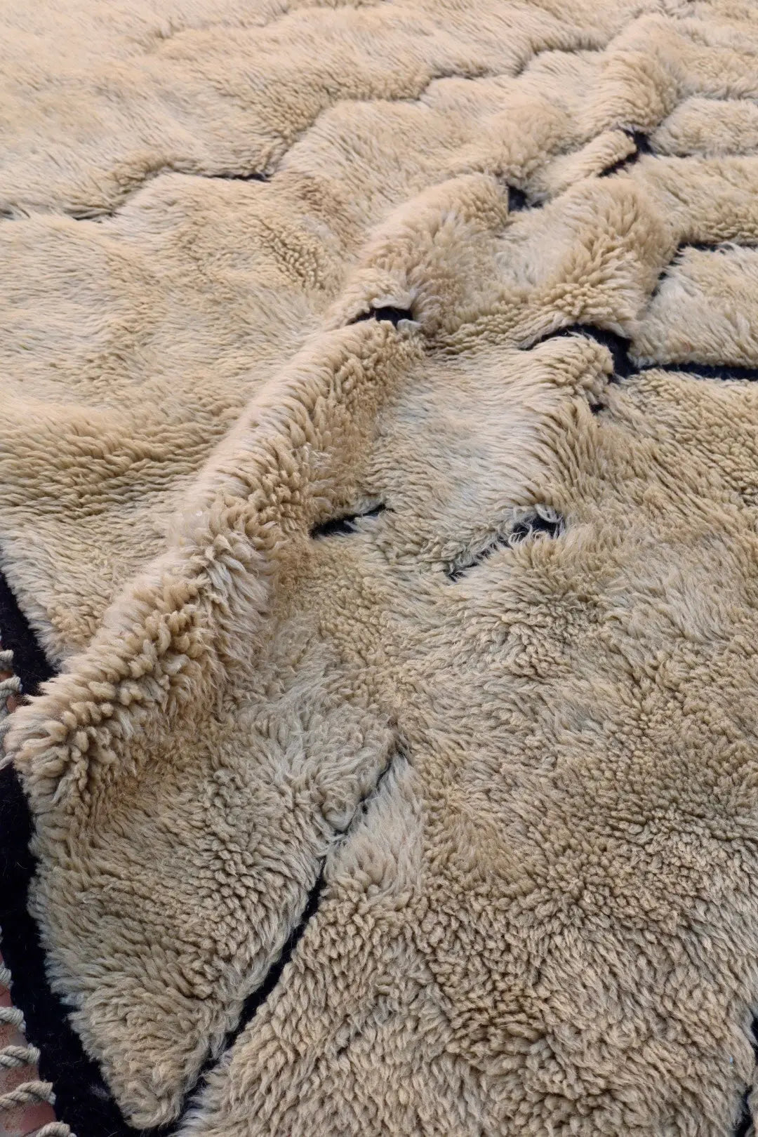 Tapis Berbère Mrirt Foncé Motifs Abstraits Reliefs Noirs - 311 x 200 cm Néda