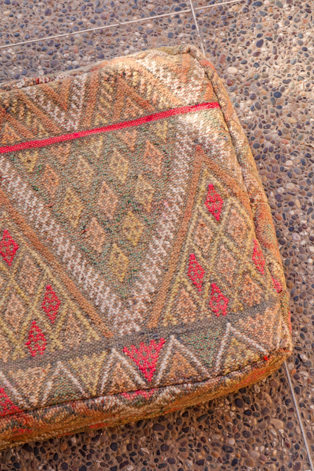 Pouf Berbère Kilim Beige Rose Fluo