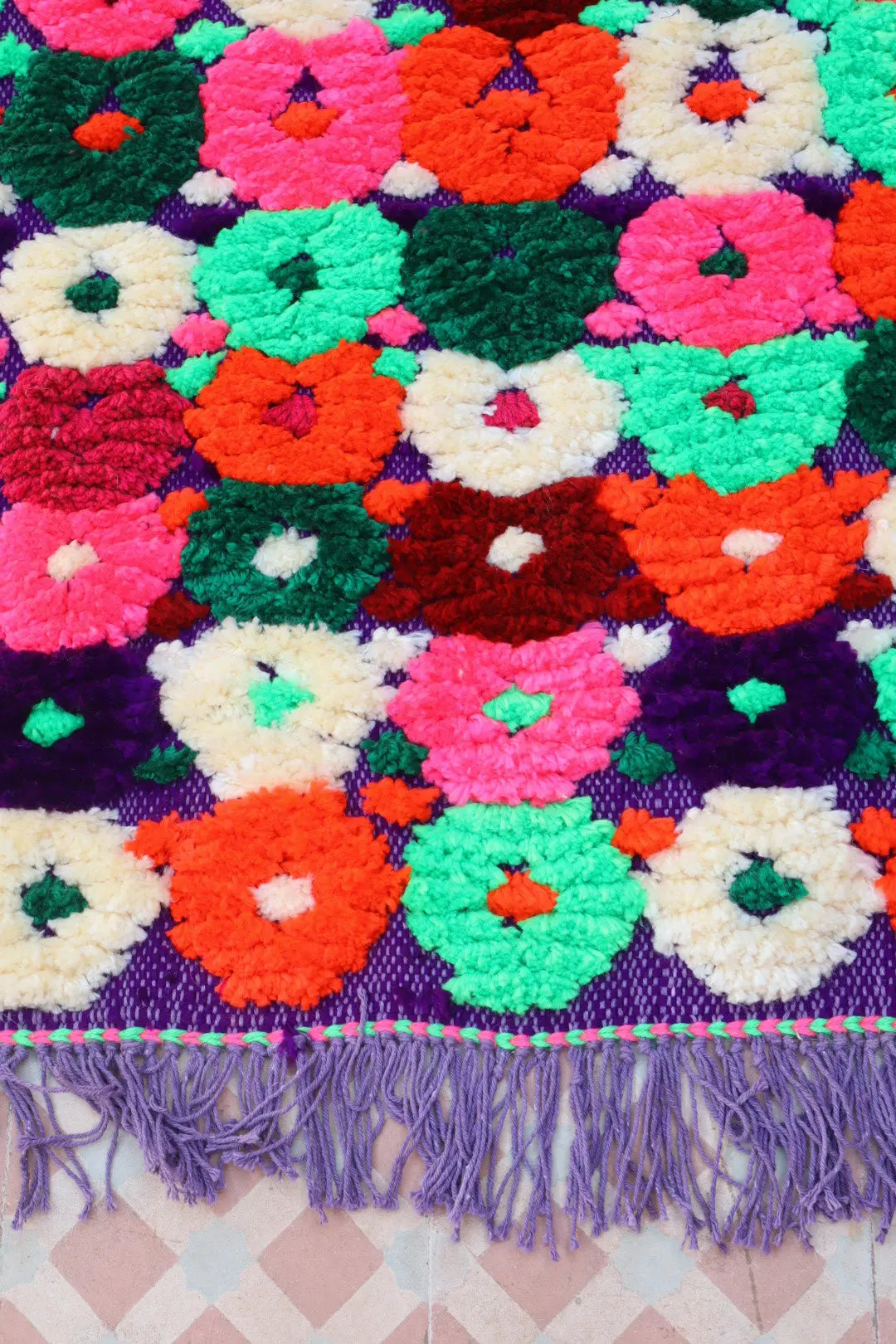 Tapis Berbère Couloir Azilal Violet à Motifs Reliefs Multicolores -300 x 77 cm Néda