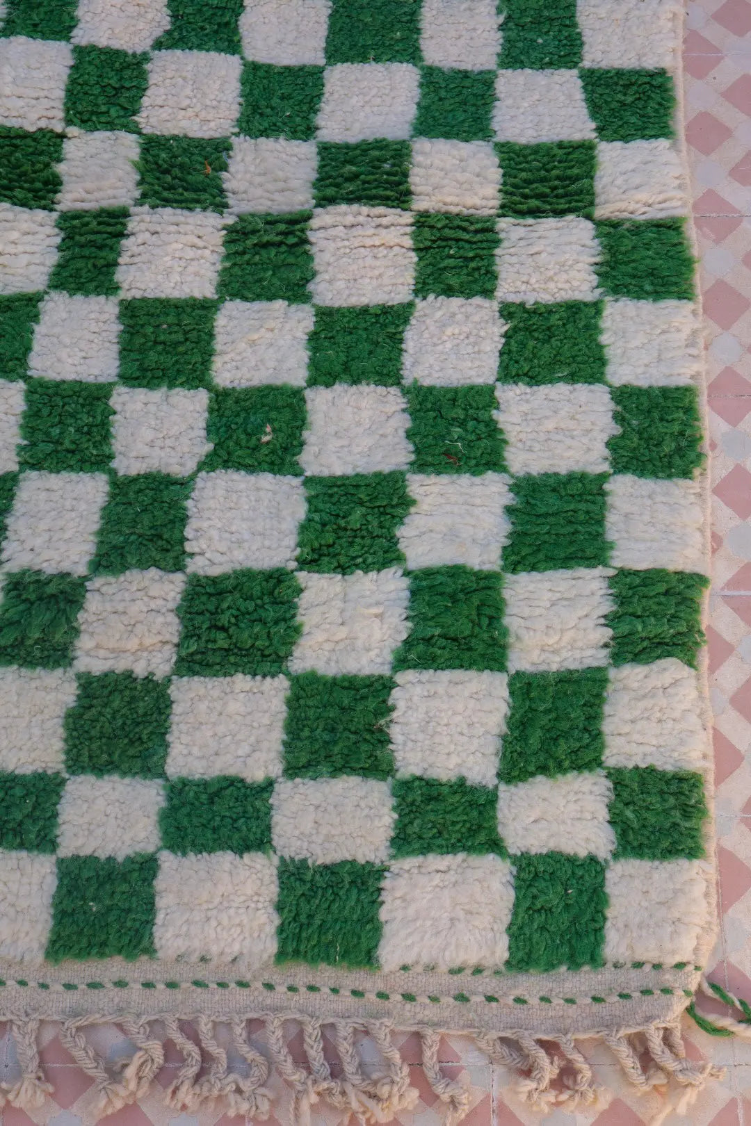 Tapis Berbère Coloré Béni Ouarain Damiers Vert Sapin - 161 x 115 cm Néda